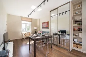 Top location 1-bedroom apartment - Image 3