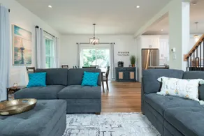 Family-Friendly Townhouse in Wakefield with Garage - Image 2