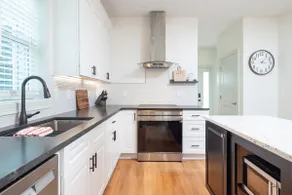 Family-Friendly Townhouse in Wakefield with Garage - Image 5