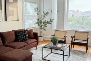 Modern Comfort in Downtown Views - Image 2