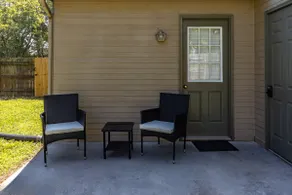 Pet-Friendly Stay Cozy Duplex Near Shopping Dining - Image 4