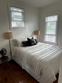 Cozy Cottage just steps from Lake MI - Image 4