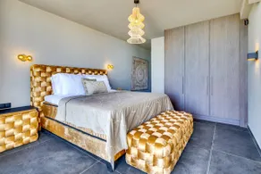 Sea Front Luxury Villa - Image 4
