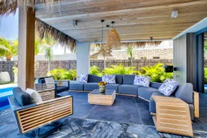 Sea Front Luxury Villa - Image 5
