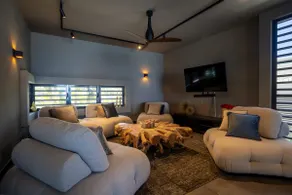 Sea Front Luxury Villa - Image 3