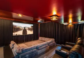 Golden Meadows Escape: A Luxurious Country Retreat - Image 2
