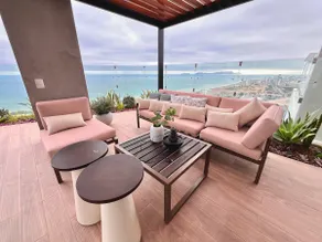 Luxurious, downtown, steps away from the pier. With a garage! - Image 4