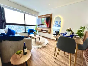 Luxurious, downtown, steps away from the pier. With a garage! - Image 3