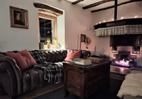 Cottage With Private Pool - Image 5