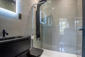 4 Bedroom Luxury Home Features HotTub & Pool Table - Image 4