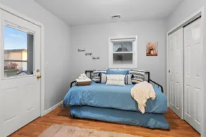 Charming City Retreat - Image 3