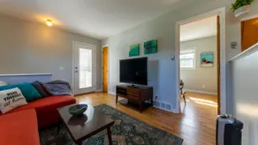 Mid-Century Upper 1bd Apartment - Image 4