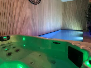 Private: Swimming pool, Jacuzzi, sauna - Image 2