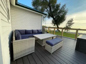 SLR River Retreat Waterfront Cottage - Image 3