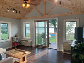 SLR River Retreat Waterfront Cottage - Image 5