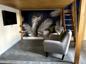 Modern mezzanine studio flat - Image 3