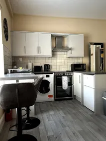 Modern mezzanine studio flat - Image 2