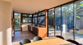 Surfing Parrot - Holiday Villa - Image 5