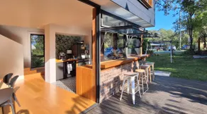 Surfing Parrot - Holiday Villa - Image 4