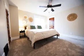 Hidden gem - Home away from Home. Newly remodeled - Image 4