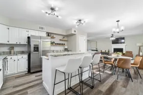4 Bedroom House in Lake Forest - Image 5