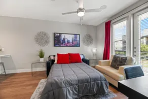 Stylish Luxury King Bed | Gym+Pool+Stockyards - Image 5