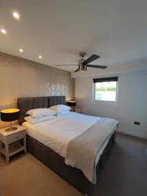 Modern 2 Bedroom Flat with private outdoor terrace - Image 4