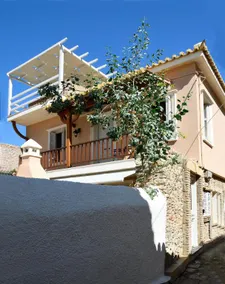 Bella's Rustic Suites - Image 2