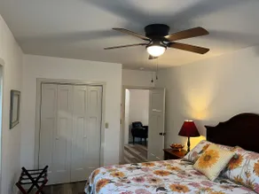 Creekside 2BR, near popular towns and attractions - Image 5