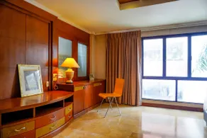 Young place apartment 4 bedrooms in sukhumvit 23 - Image 3