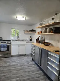 Cozy Pacific Northwest Suburban Getaway - Image 3