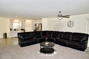 4-Bedroom Home in Merced - Gateway to Yosemite - Image 3