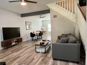 Spotless home w/ 2 Car Garage, 4 mins to Downtown - Image 3