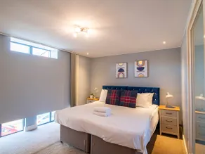 4BR Near Sheffield’s Main Attractions & Transport - Image 2