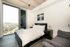 Chic Flat Next To Elizabeth Line - Stunning Views Pass the Keys - Image 5