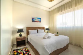 Stylish City Center Flat with Air Conditioning - Image 2
