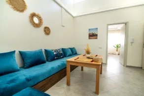 Stylish City Center Flat with Air Conditioning - Image 4