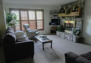 Cozy Mountain Villa - Sleeps 10! - Image 3