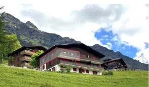 Ski-in/out cottage with open valley views - Image 3