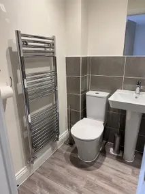 Modern 3 Bed in Brackley close to Silverstone - Image 4