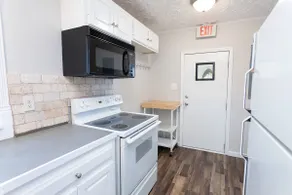 Cute 2 BR 2 BA - Image 3