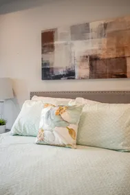 Luxury 4BR House • Beautifully Designed • Sleeps 8 - Image 3
