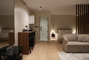 Modern and elegant hotel studio - Image 2