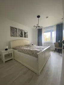 Central 3-room apartment with balcony (near fair) - Image 3