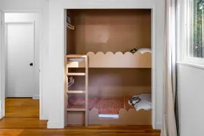 Indoor playroom, walk to Sac river, 20 min to Lake - Image 3