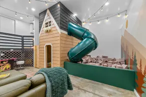 Indoor playroom, walk to Sac river, 20 min to Lake - Image 2