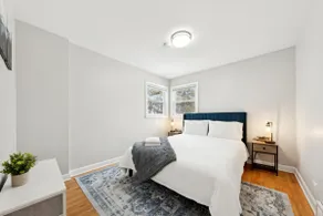 Renovated 3BR Apt-King Bd-Full Kitchen-WiFi-NTFLX - Image 5