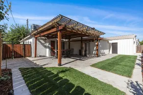 Modern 3BR Home w/Garage, Smart TVs & Laundry - Image 4