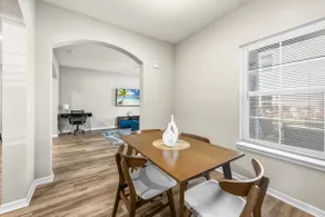 Vibrant 2BR with Gym, Pool & Free Onsite Parking - Image 5