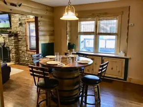 Oak Haven Vacation Rental/Hot Tub - Image 5